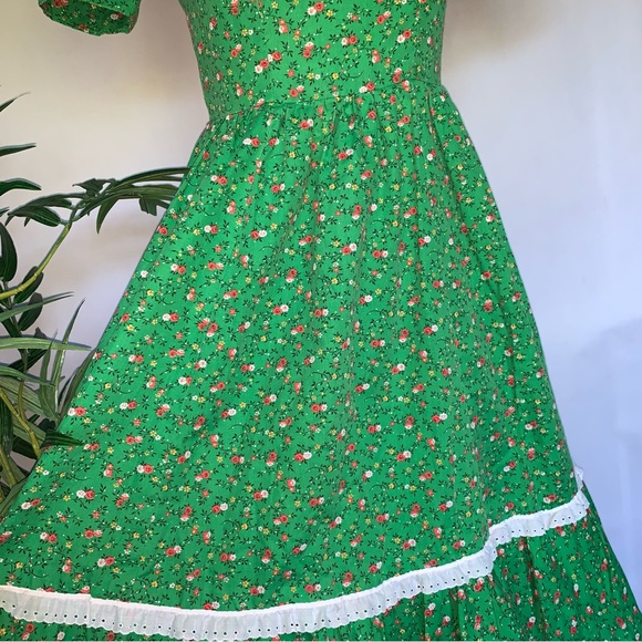 v i n t a g e :: Whimsical Handmade Floral Cottagecore Milkmaid Dress - Picture 4 of 16